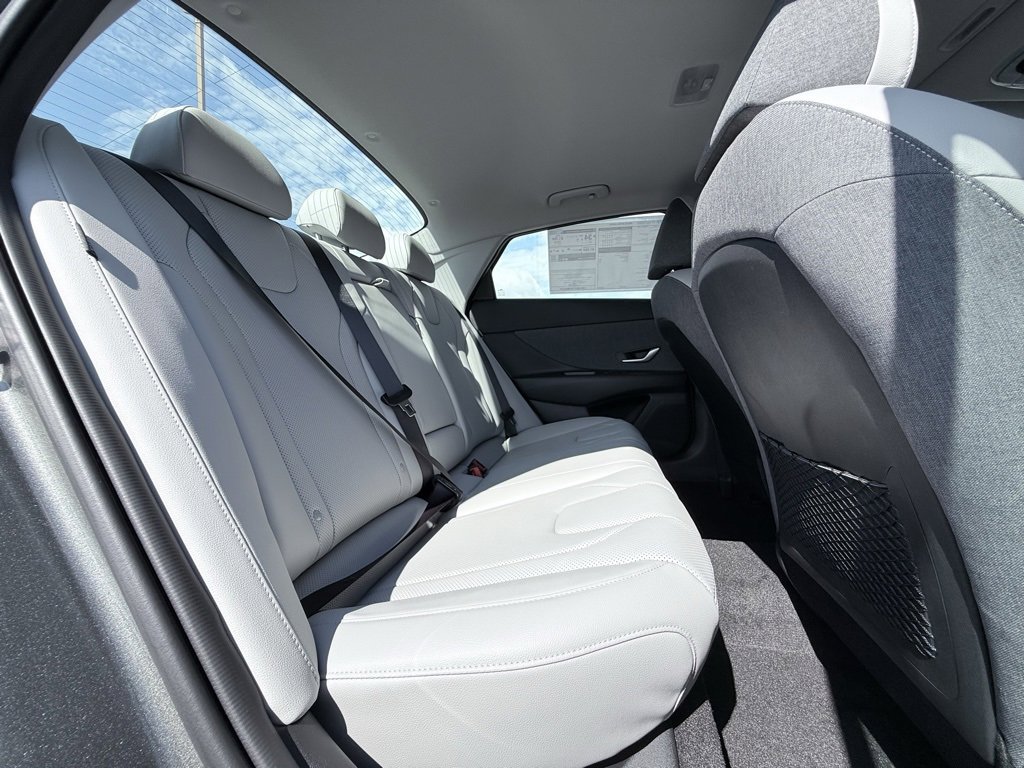New 2025 Hyundai Elantra Limited image 15