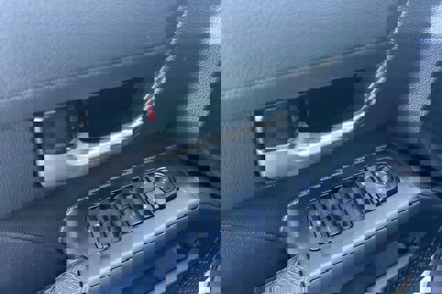 Used 2025 Toyota Tacoma TRD Off-Road image 12