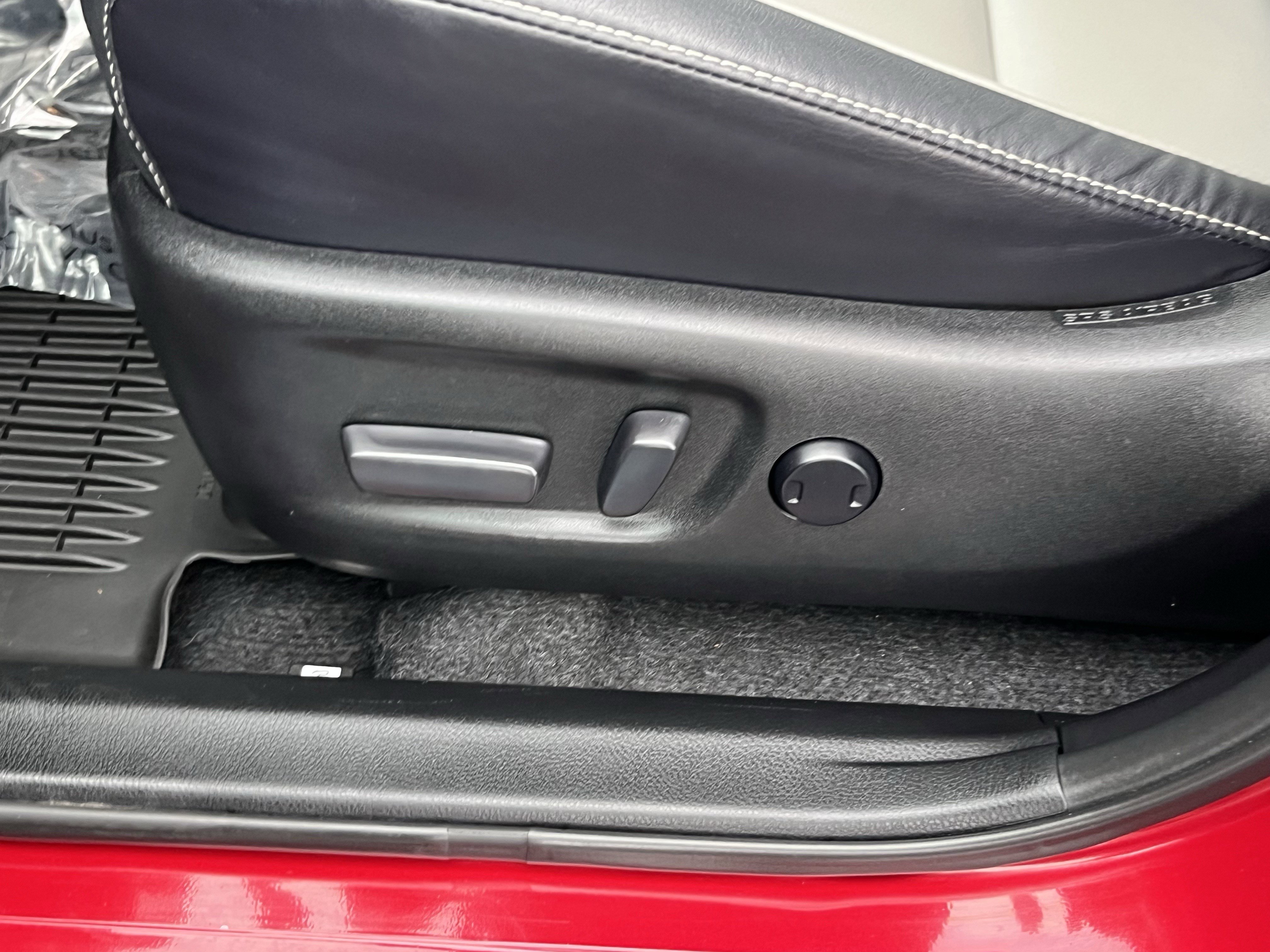 Used 2018 Toyota RAV4 Limited w/ Advanced Technology Package image 17