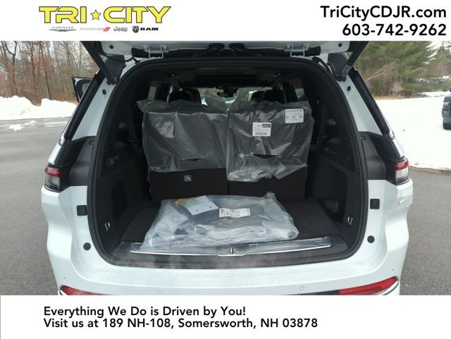 New 2025 Jeep Grand Cherokee L Overland w/ Luxury Tech Group IV image 17