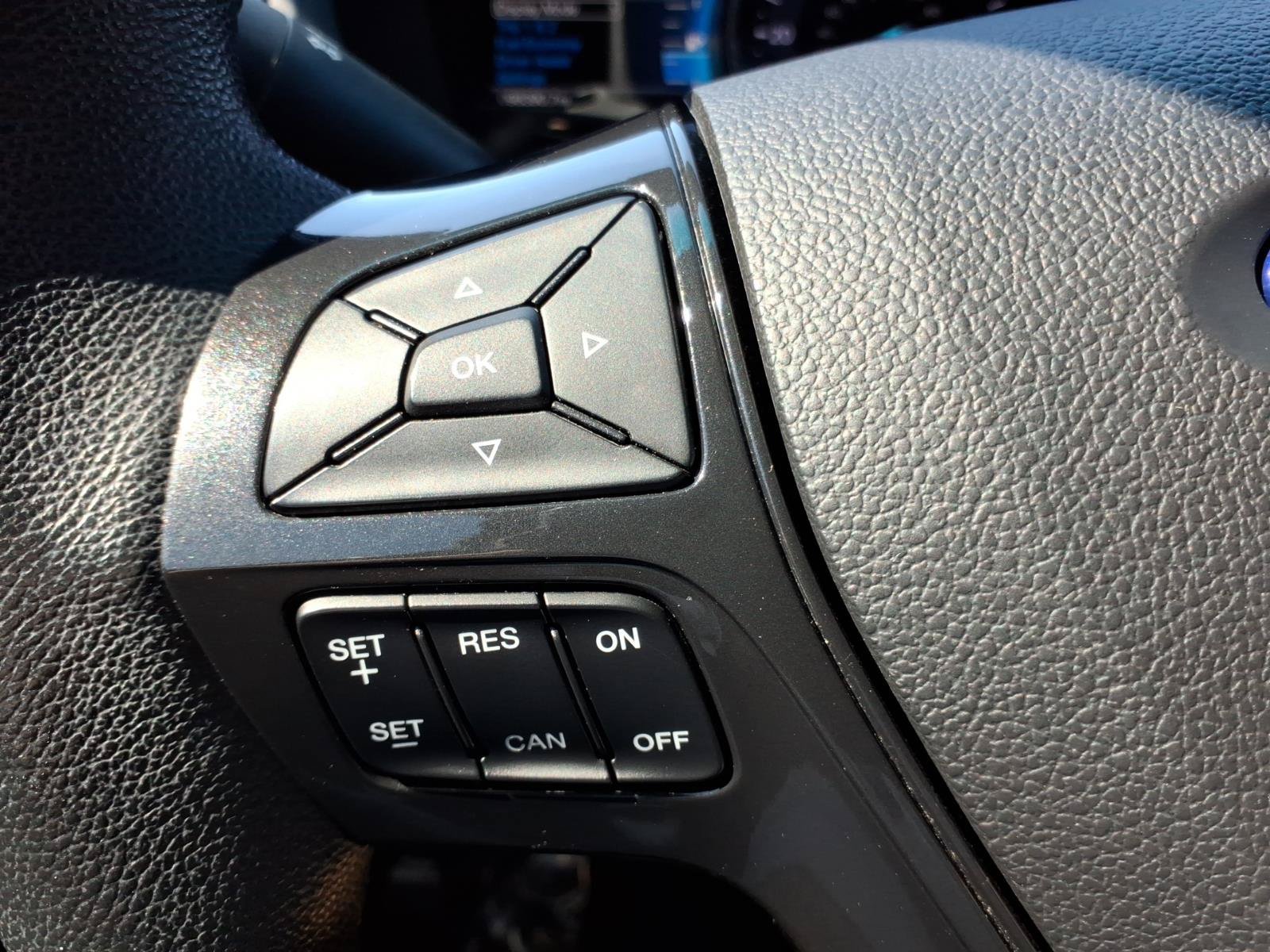 Used 2017 Ford Explorer XLT w/ Equipment Group 202A FWD image 17
