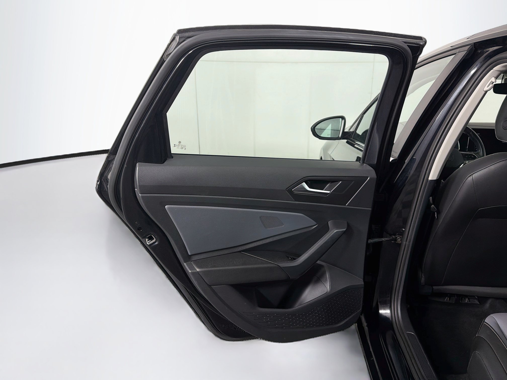 Used 2025 Volkswagen Jetta SE FWD image 26