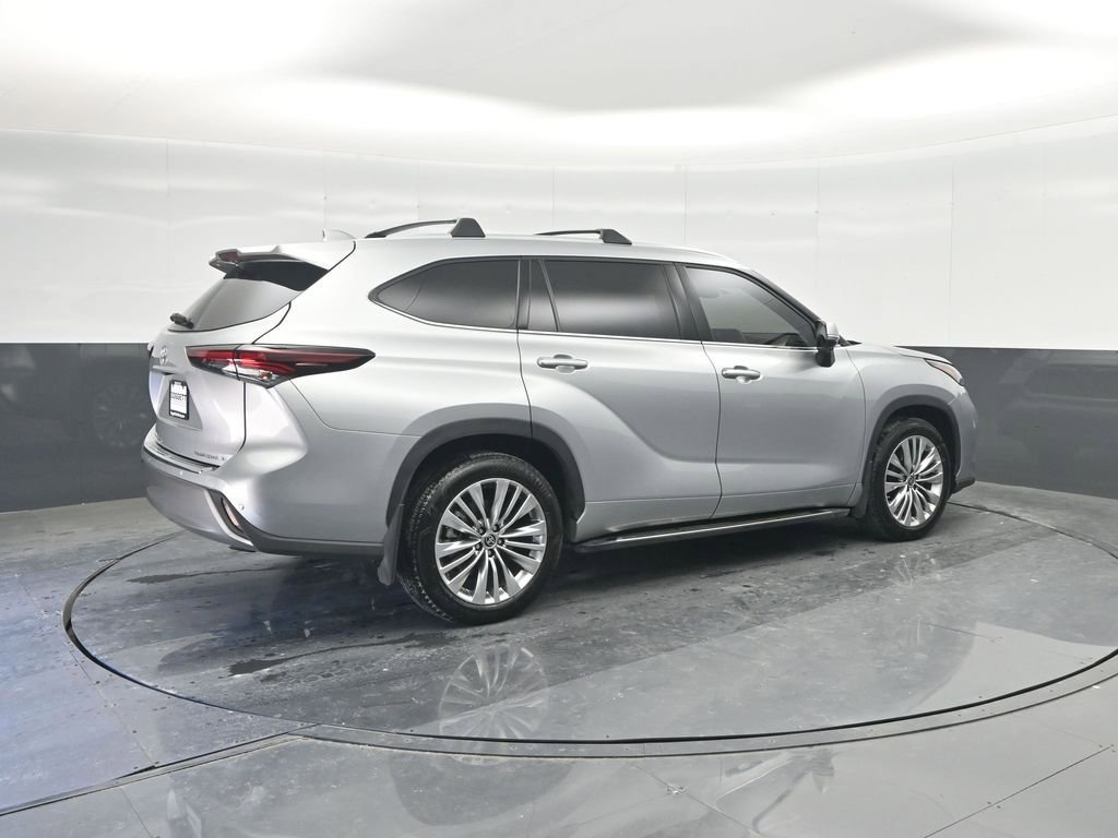 Used 2024 Toyota Highlander Platinum image 15