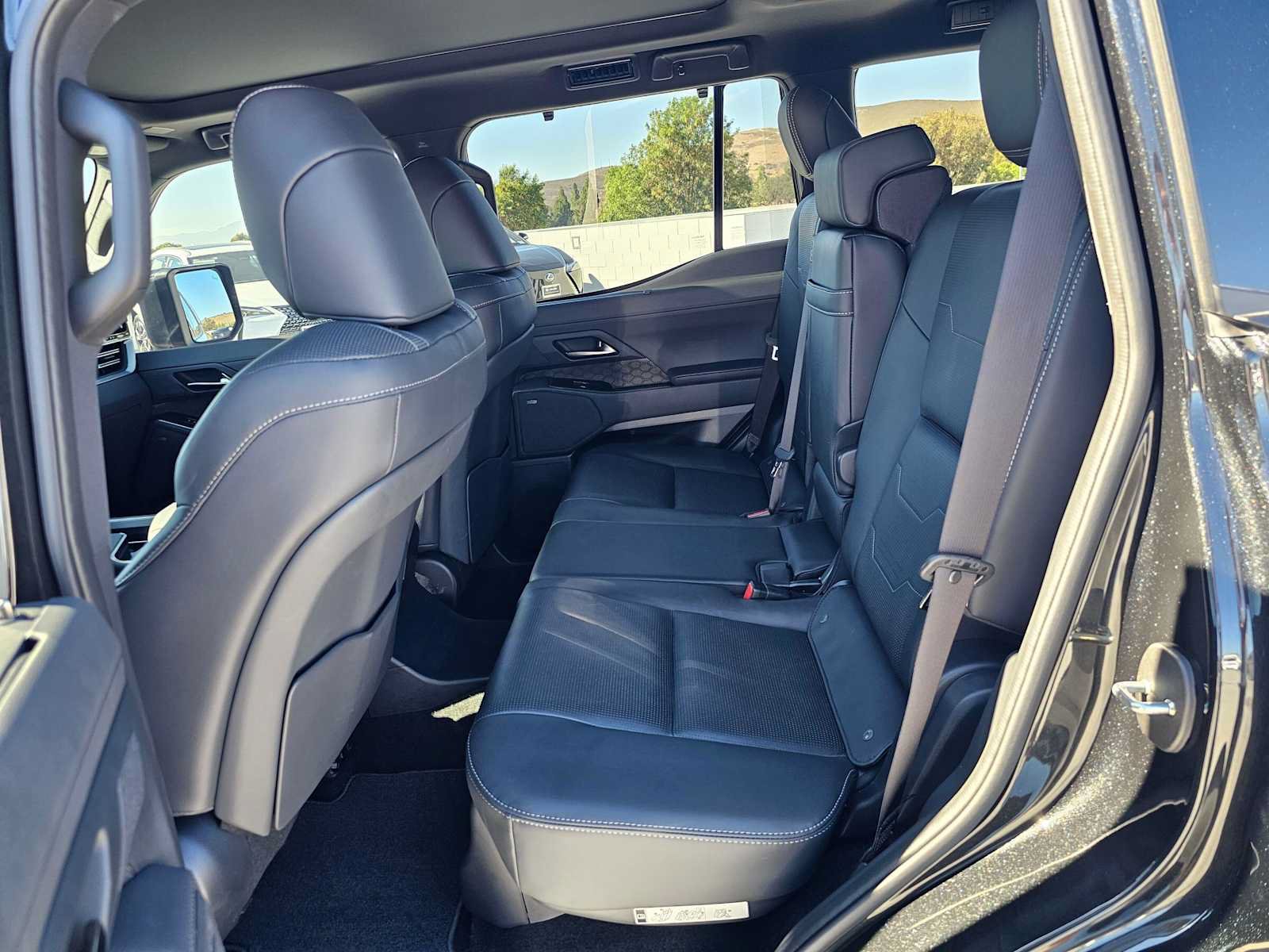 Certified 2025 Lexus GX 550 w/ Cold Area Package AWD/4WD image 16