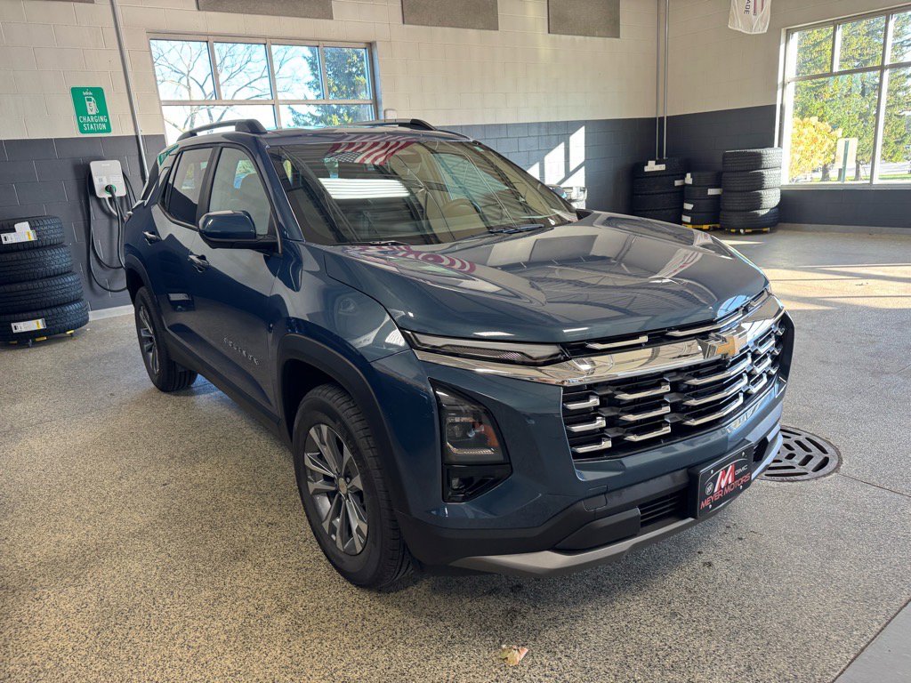 Used 2025 Chevrolet Equinox LT w/ Convenience Package II image 3