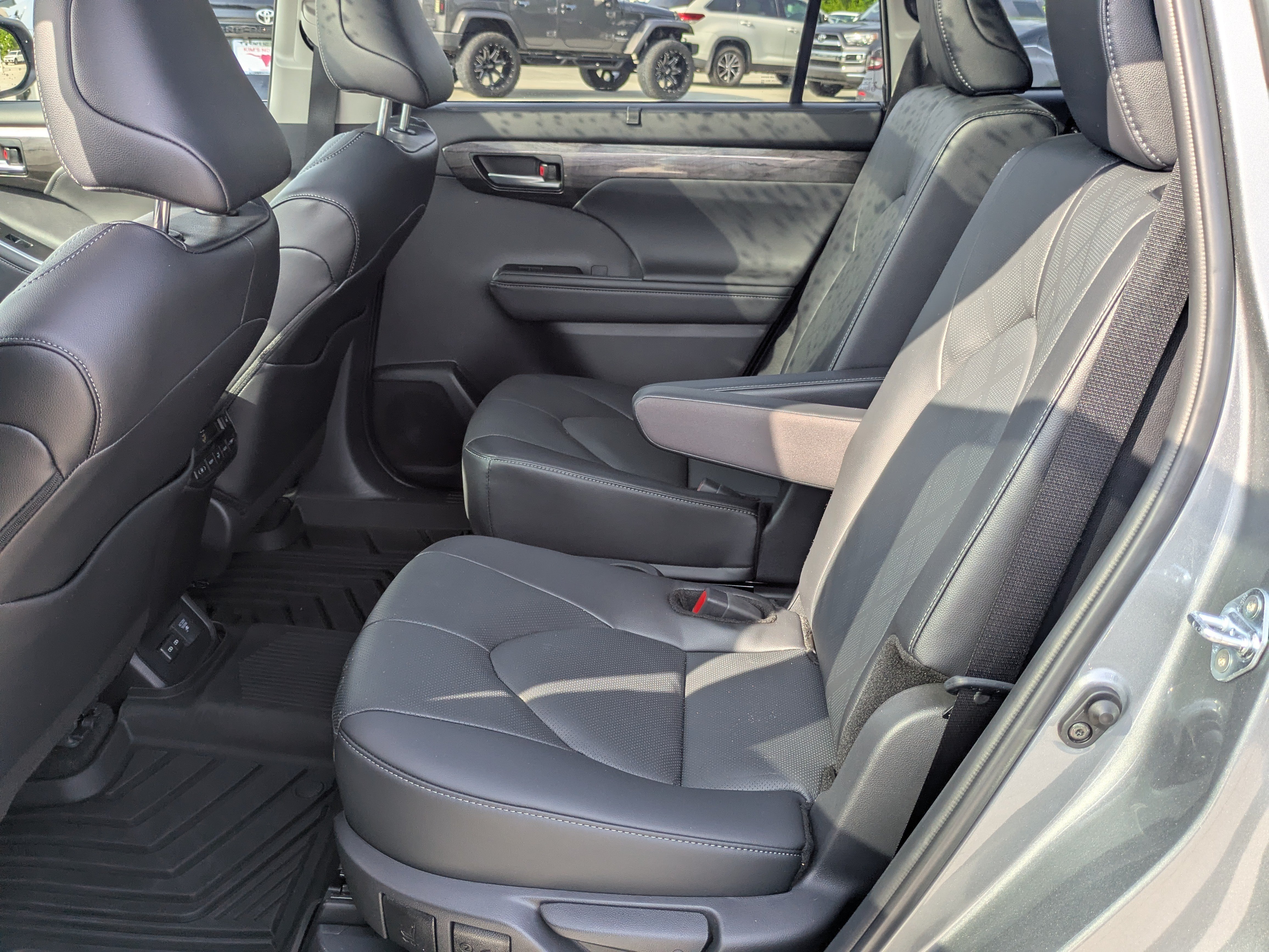 Certified 2026 Toyota Highlander Platinum AWD/4WD image 14