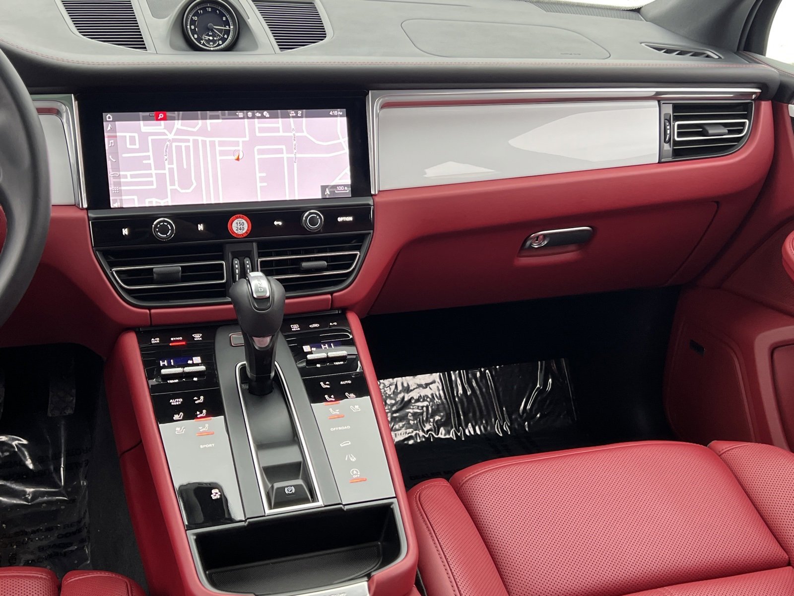 Certified 2025 Porsche Macan image 25