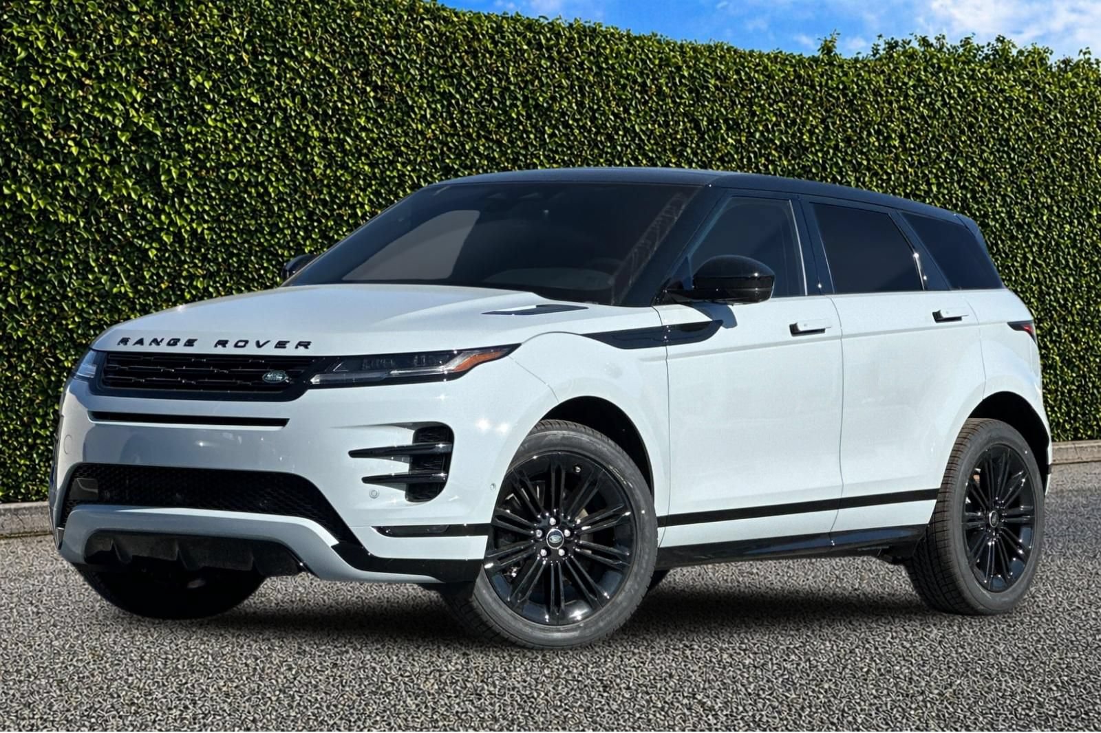 New 2026 Land Rover Range Rover Evoque Dynamic SE AWD/4WD image 2