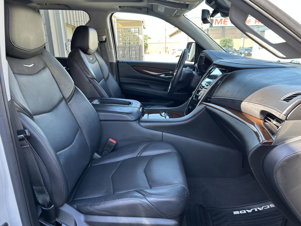 Used 2020 Cadillac Escalade Luxury image 5