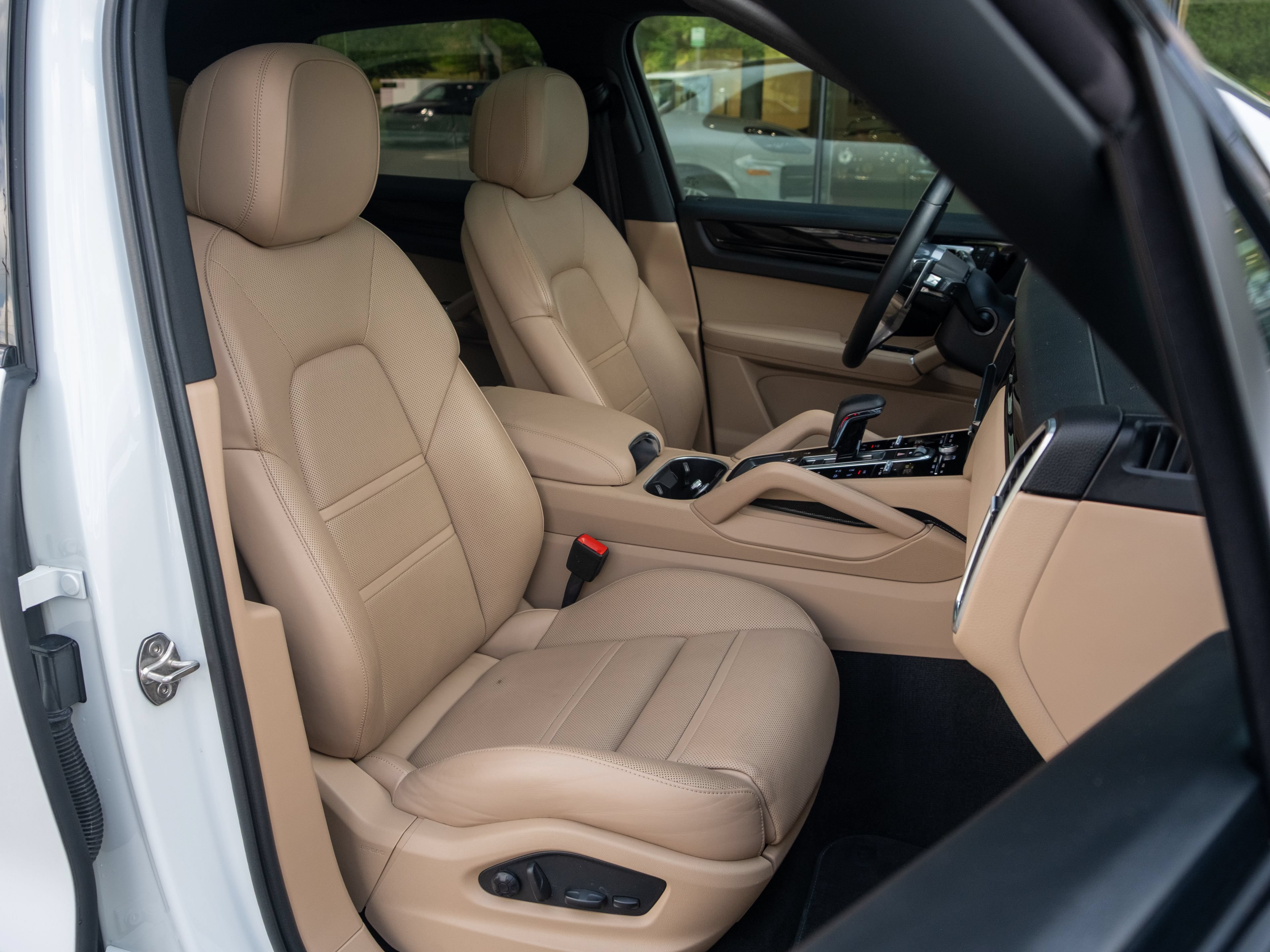 Certified 2023 Porsche Cayenne AWD/4WD image 41