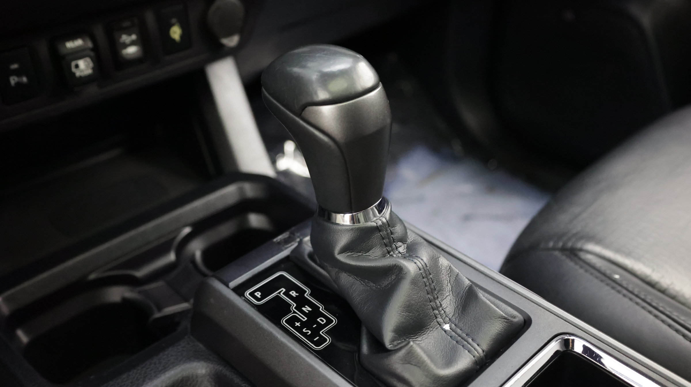Used 2018 Toyota Tacoma TRD Sport AWD/4WD image 26