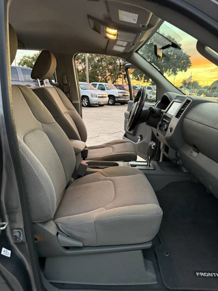 Used 2019 Nissan Frontier SV image 13