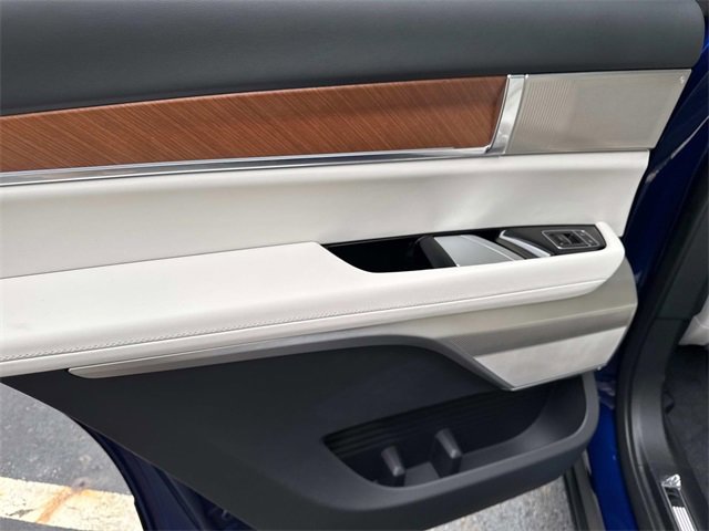 New 2026 Cadillac Vistiq Sport w/ LPO, Floor Liner Package image 11