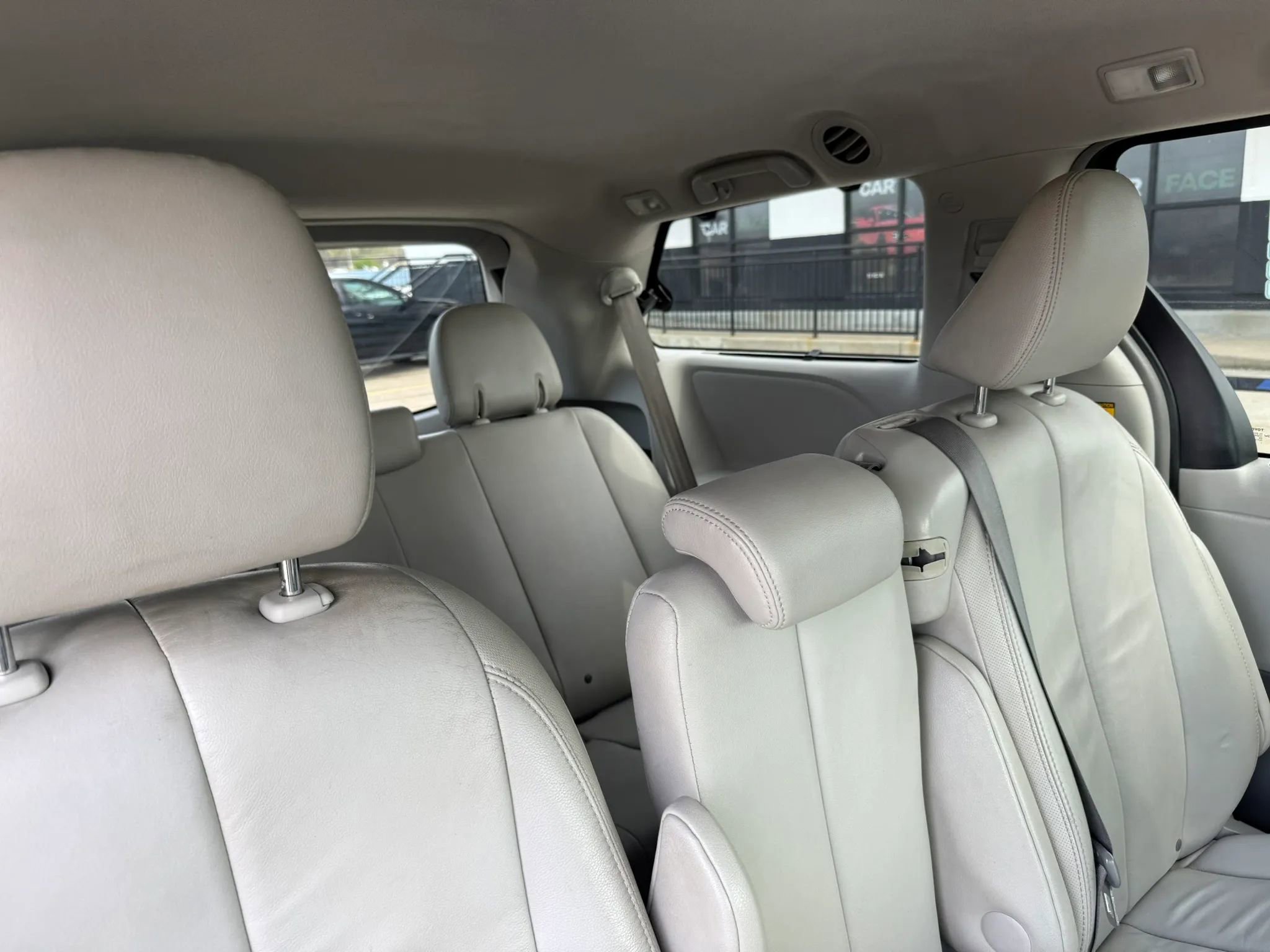 Used 2012 Toyota Sienna XLE FWD image 25