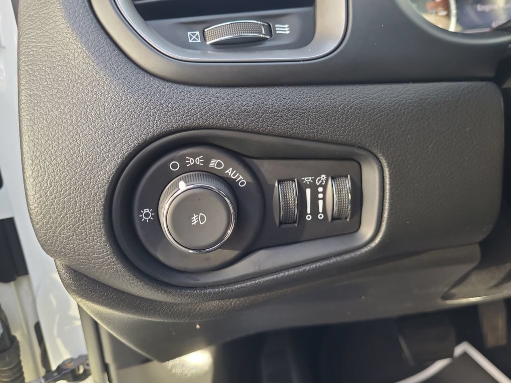 Used 2020 Jeep Renegade Altitude AWD/4WD image 24
