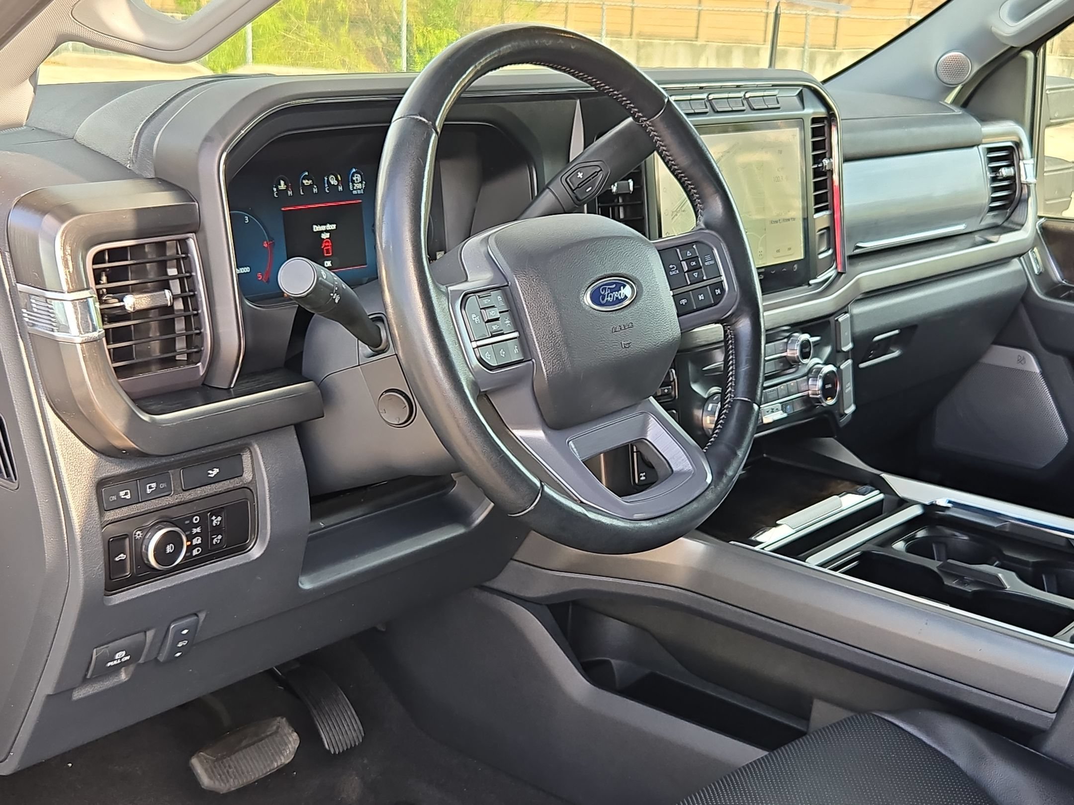 Used 2023 Ford F250 Lariat w/ Lariat Ultimate Package AWD/4WD image 12