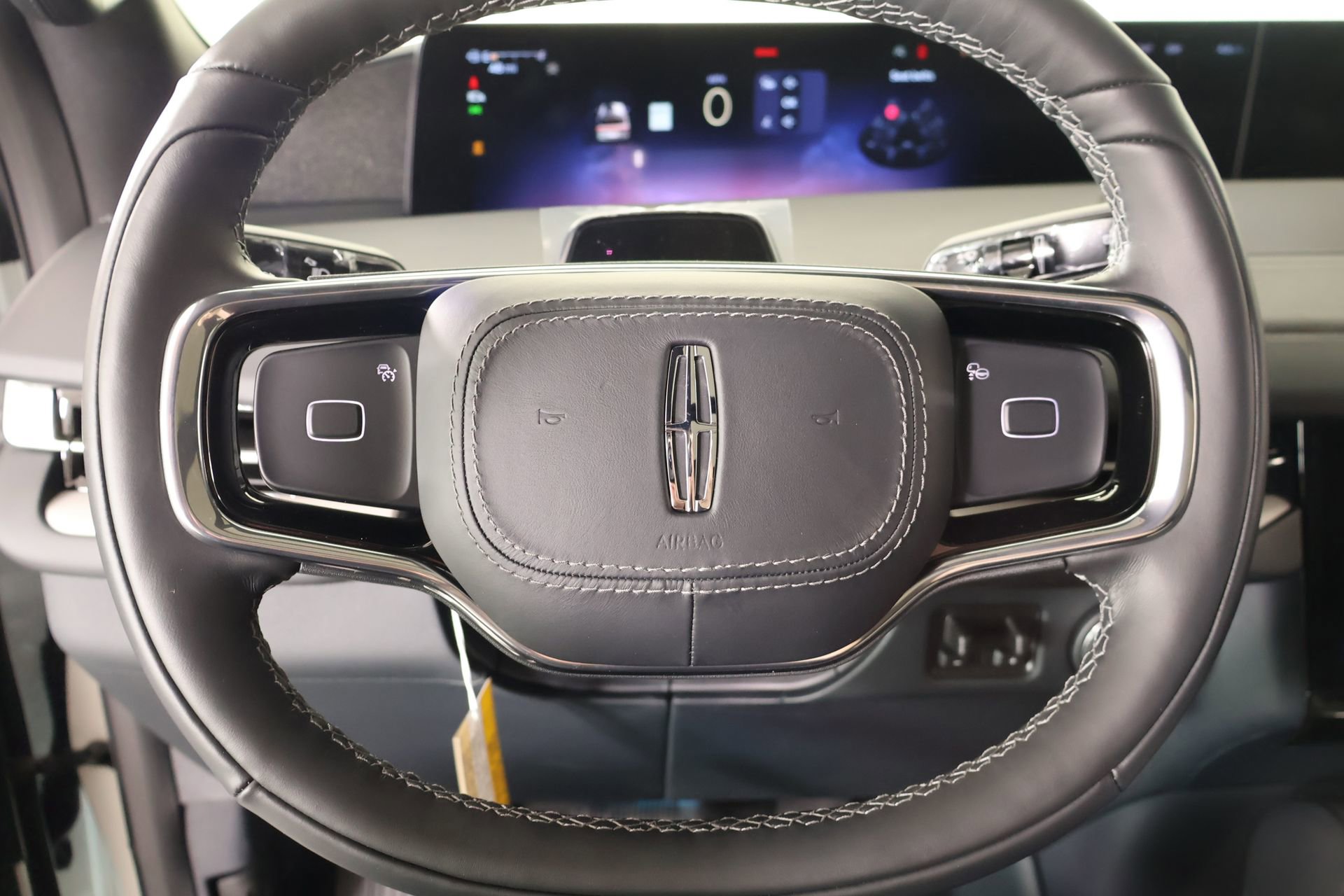 New 2026 Lincoln Navigator Reserve w/ Jet Appearance Package AWD/4WD image 3