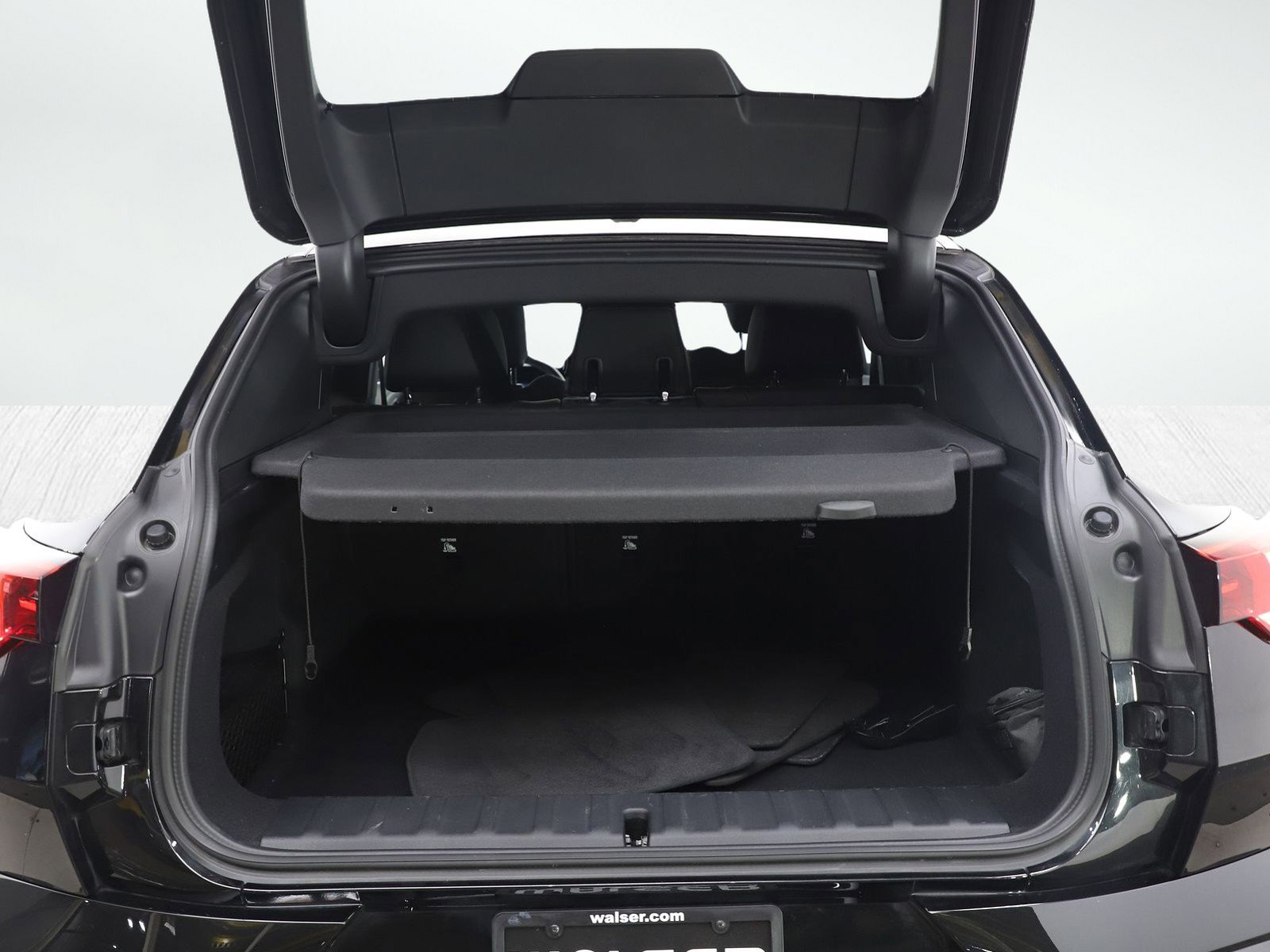 Used 2025 BMW X2 xDrive28i image 16