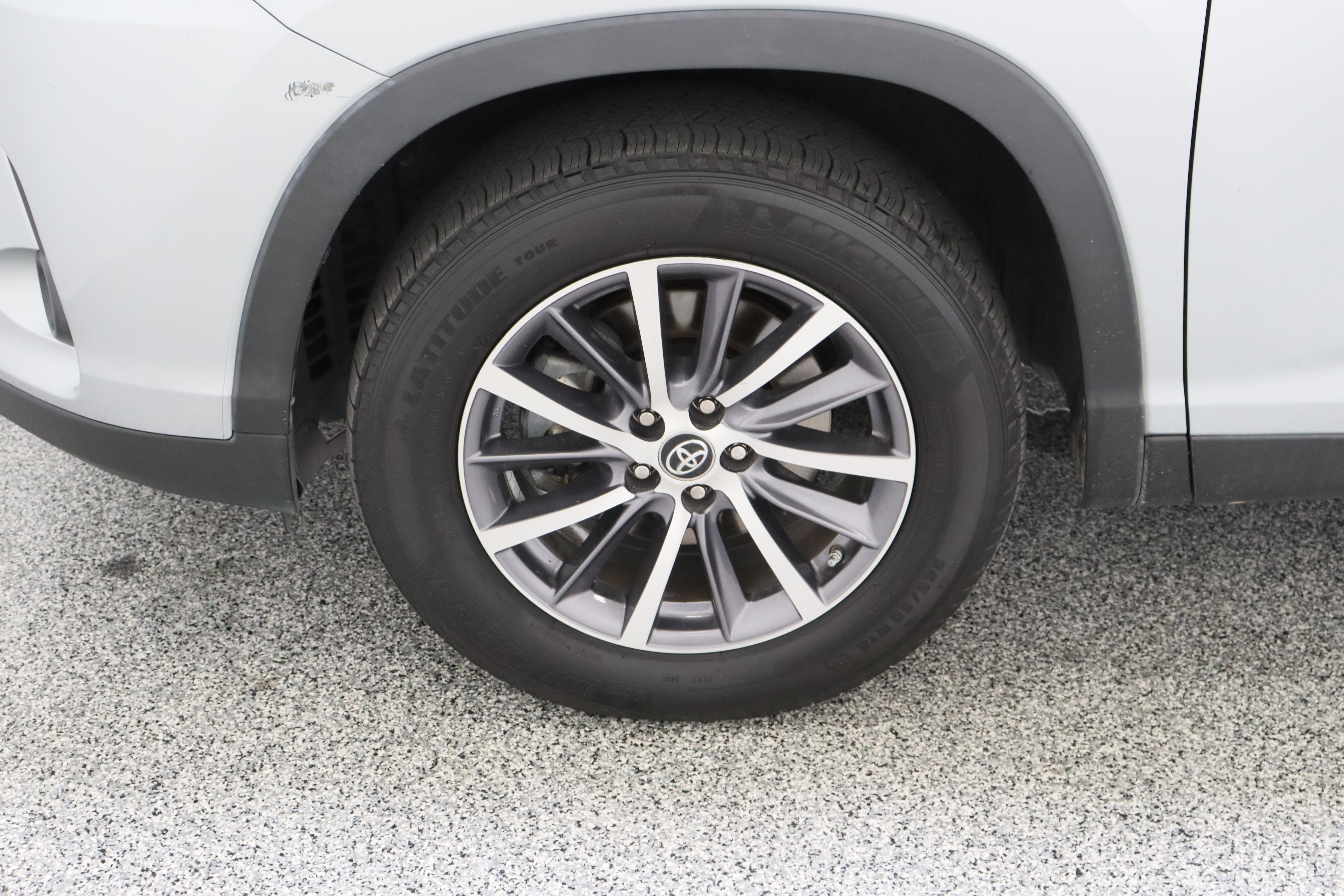 Used 2019 Toyota Highlander XLE FWD image 11
