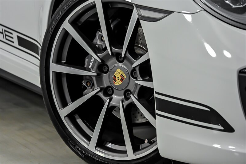 Used 2017 Porsche 911 Carrera 4 AWD/4WD image 4