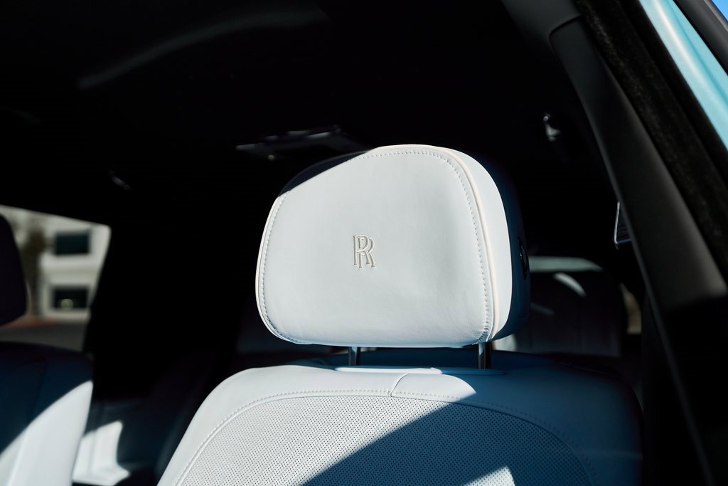 Used 2022 Rolls-Royce Cullinan Black Badge w/ Dark Exterior Package image 44