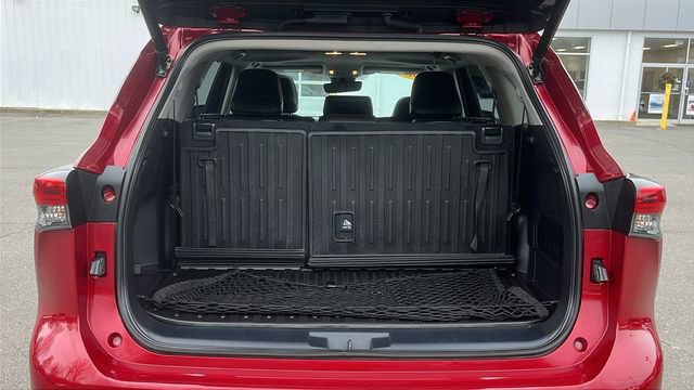 Certified 2023 Toyota Highlander XLE image 24