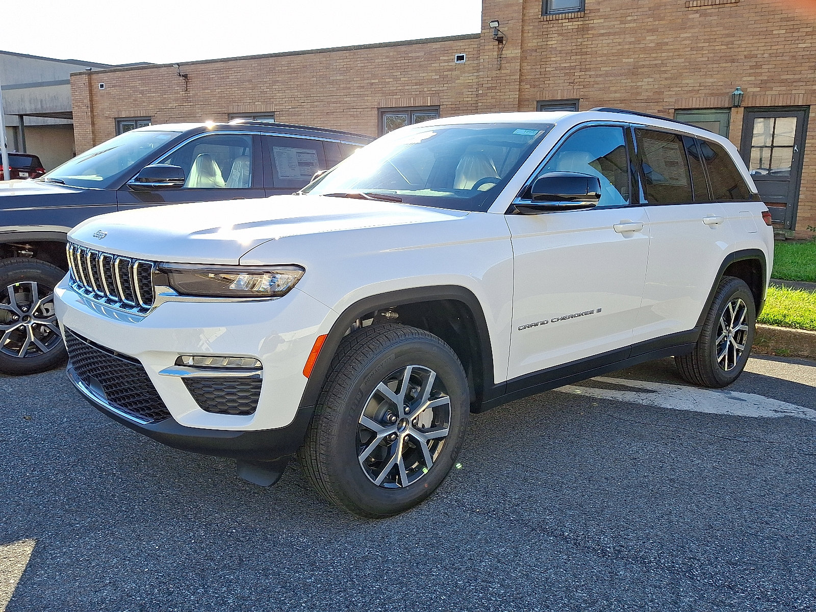 New 2025 Jeep Grand Cherokee Limited w/ Trailer Tow Package image 3