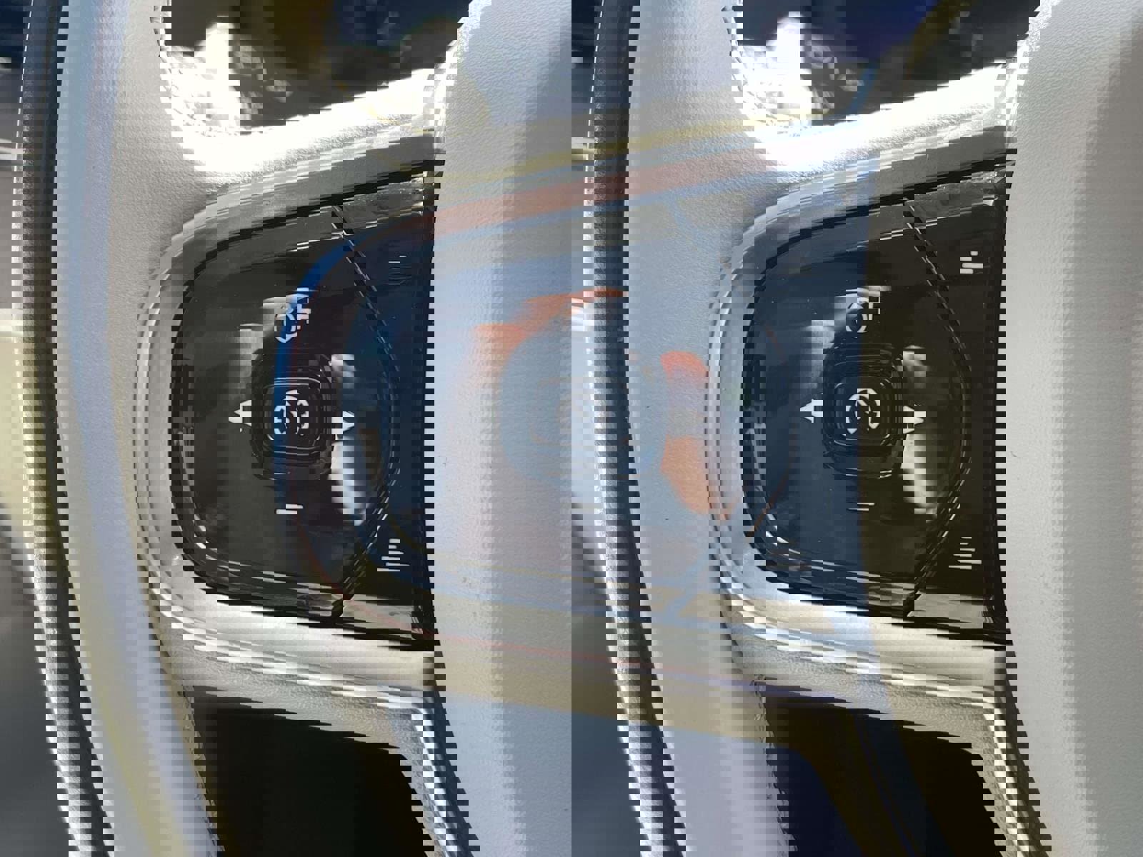 Used 2023 Volvo XC90 B6 Core w/ Protection Package Premier image 23