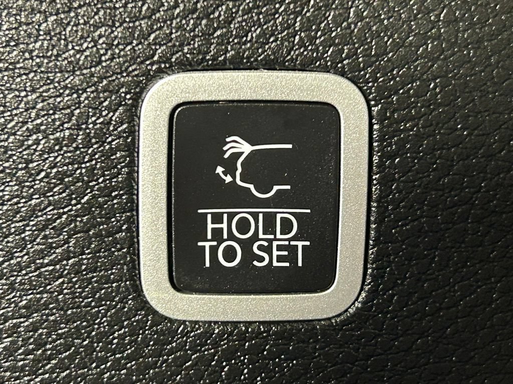 Used 2023 Jeep Wagoneer Series II AWD/4WD image 17