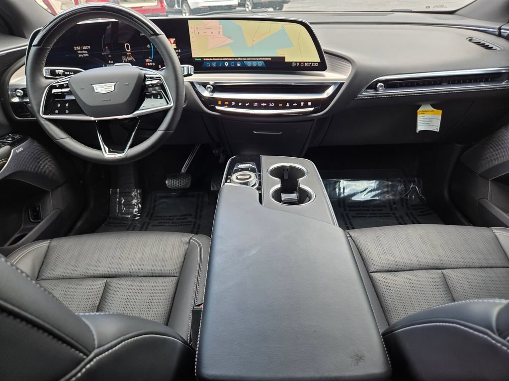 Used 2024 Cadillac Lyriq Luxury AWD/4WD image 15