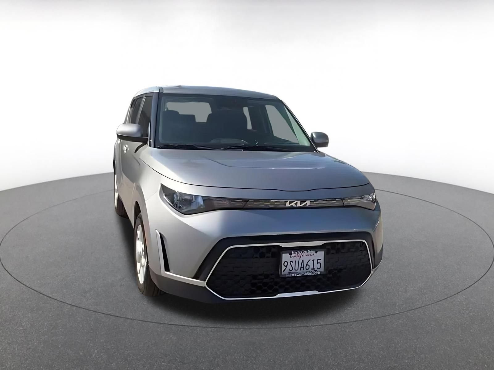 Used 2025 Kia Soul LX w/ LX Technology Package FWD image 3