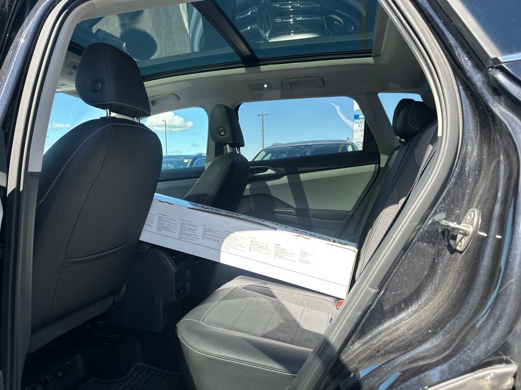Certified 2024 Volkswagen Taos SE w/ Panoramic Sunroof Package AWD/4WD image 13