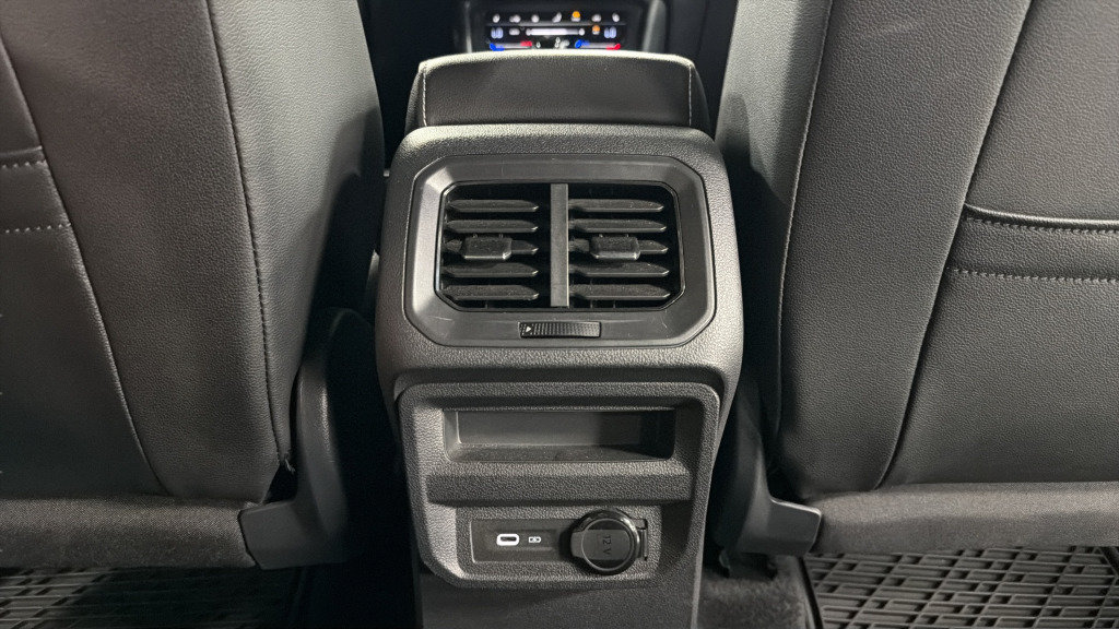 Certified 2023 Volkswagen Tiguan SE R-Line AWD/4WD image 33