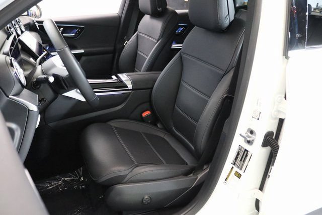 Used 2025 Mercedes-Benz GLC 300 4MATIC image 16