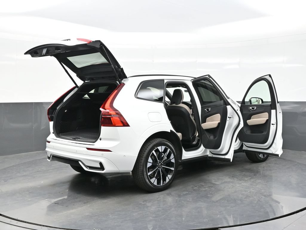 New 2026 Volvo XC60 T8 Plus w/ Climate Package PRO AWD/4WD image 44