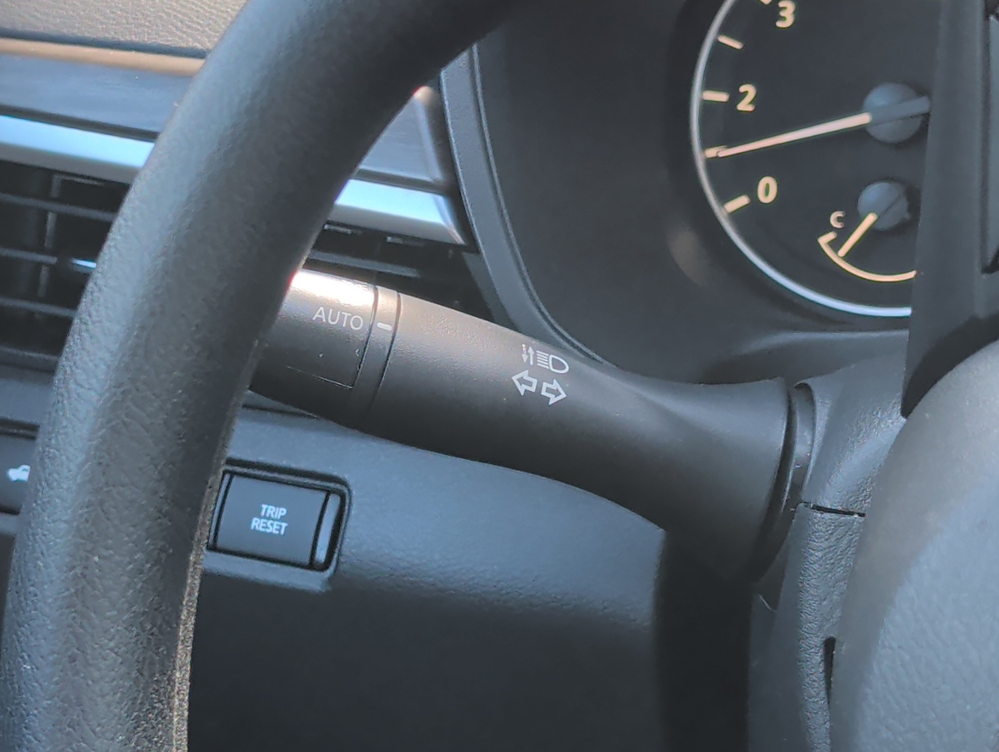 Used 2025 Nissan Altima 2.5 SV FWD image 28