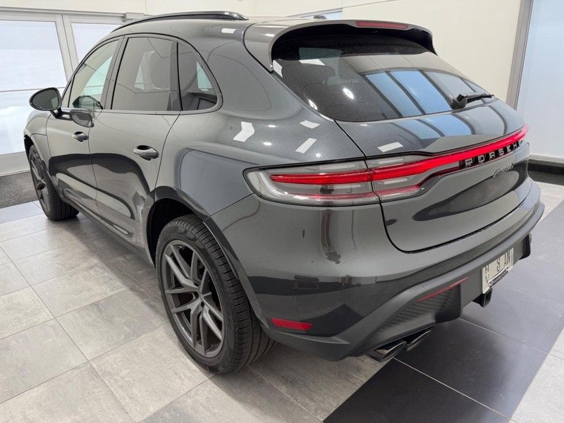 Certified 2025 Porsche Macan Turbo image 3