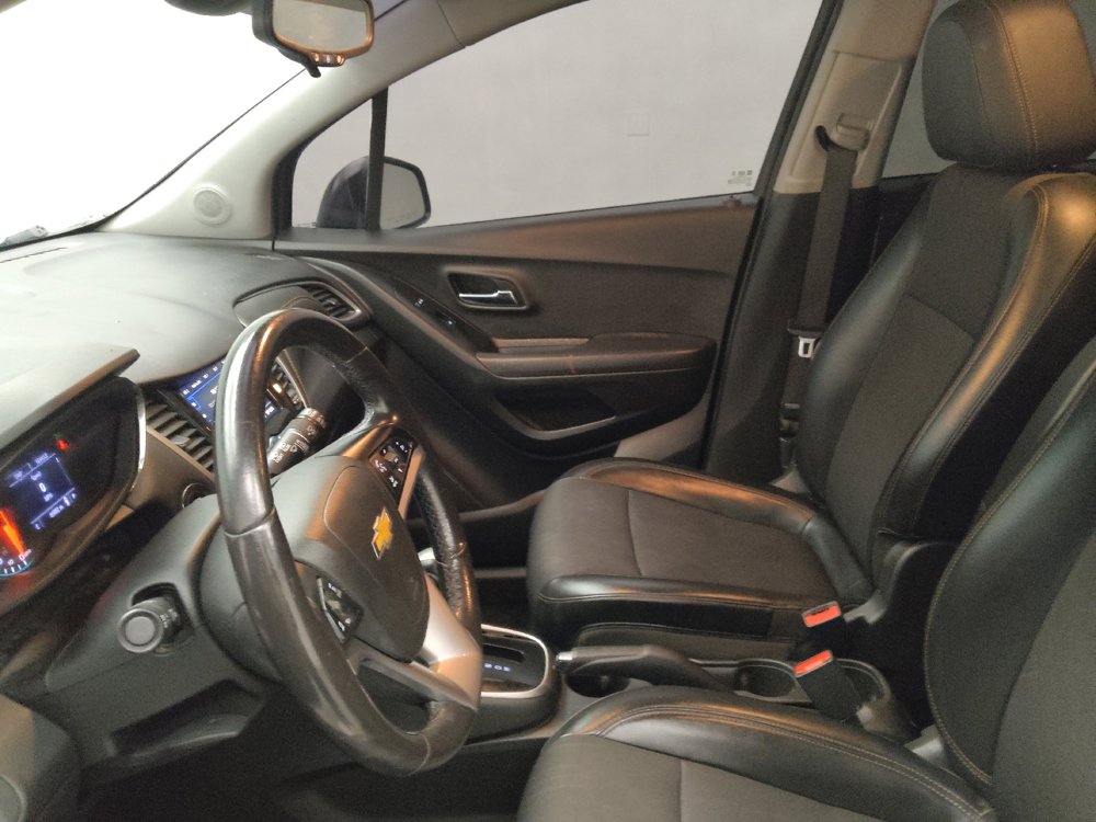 Used 2020 Chevrolet Trax LT w/ LT Convenience Package image 17
