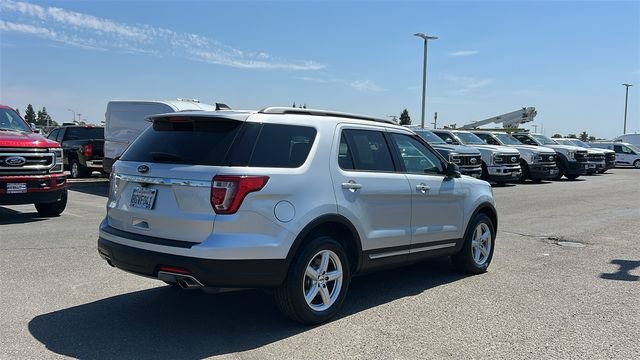 Certified 2018 Ford Explorer XLT FWD image 3