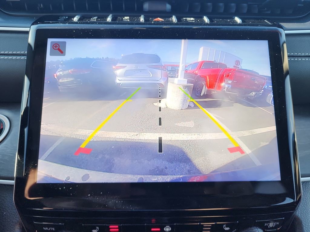 Used 2024 Jeep Grand Cherokee Limited image 17