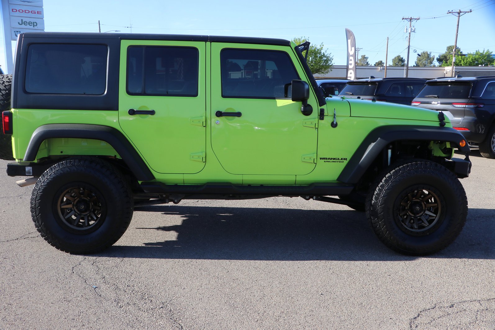 Used 2017 Jeep Wrangler Unlimited Sport w/ Connectivity Group image 8