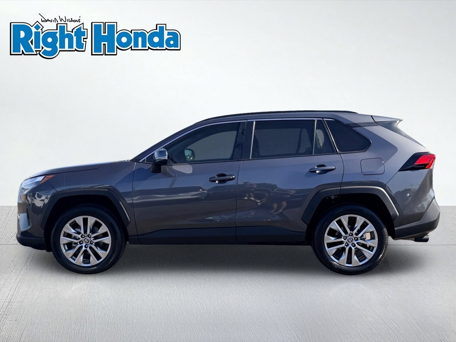 Used 2024 Toyota RAV4 XLE Premium FWD image 3