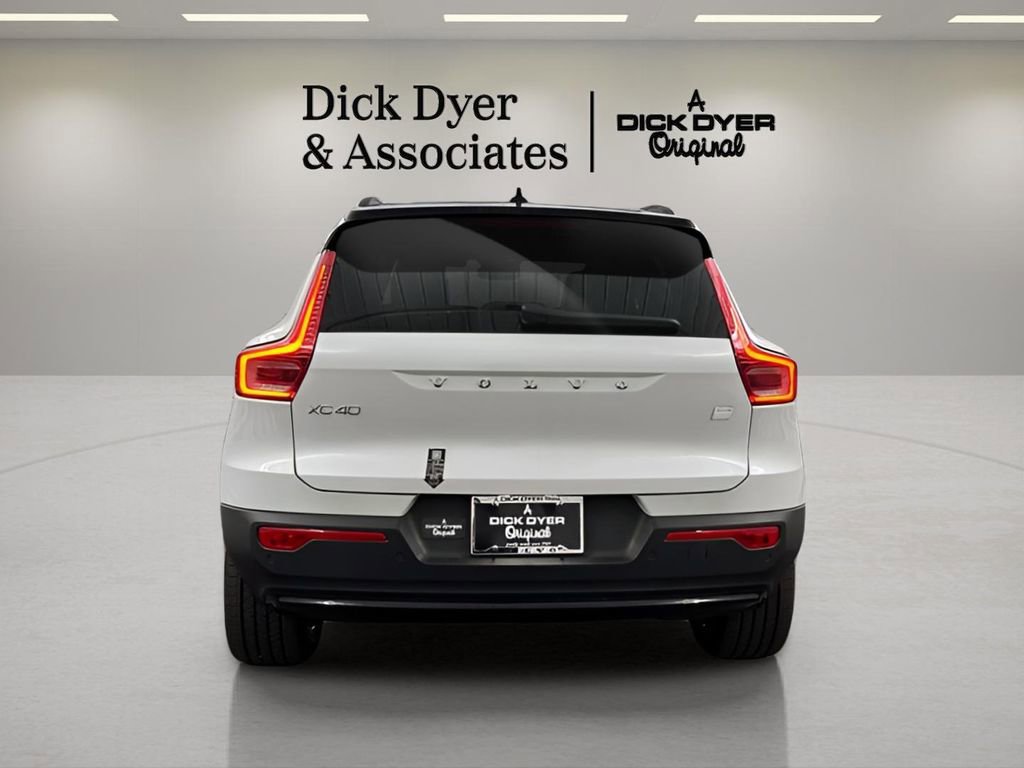 New 2024 Volvo XC40 Recharge Core w/ Protection Package Premier image 7