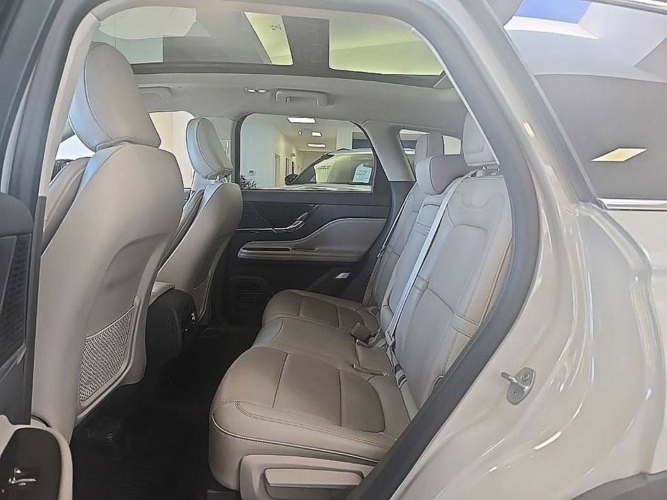 Used 2022 Lincoln Corsair AWD w/ Premium Package image 32
