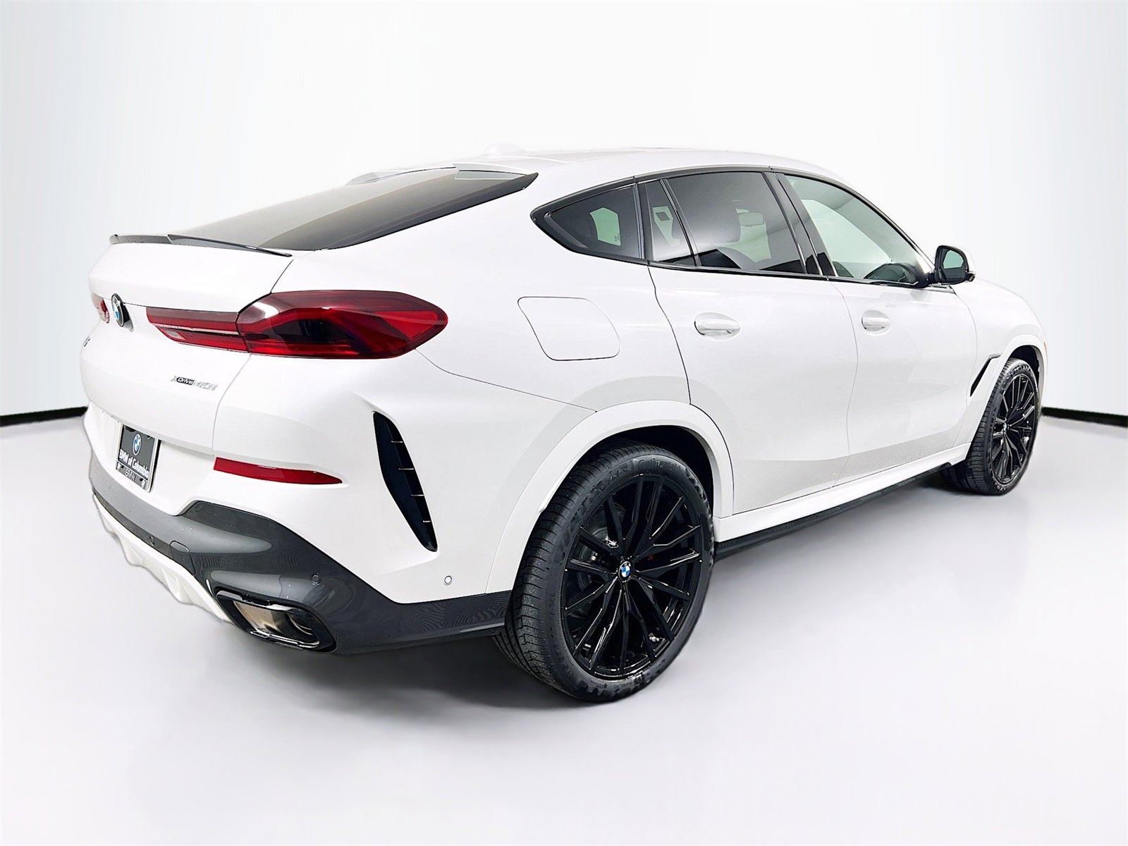 New 2026 BMW X6 xDrive40i w/ Climate Comfort Package image 7