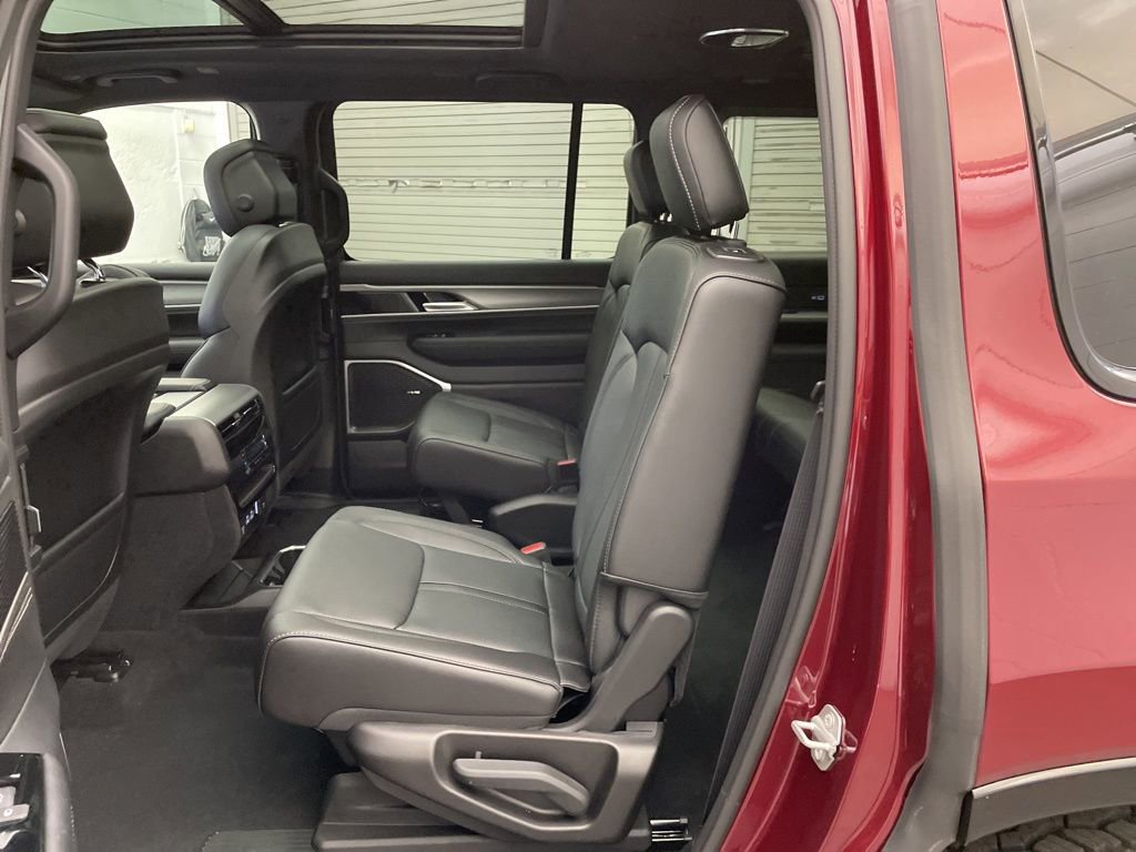 New 2026 Jeep Grand Wagoneer 4WD image 18