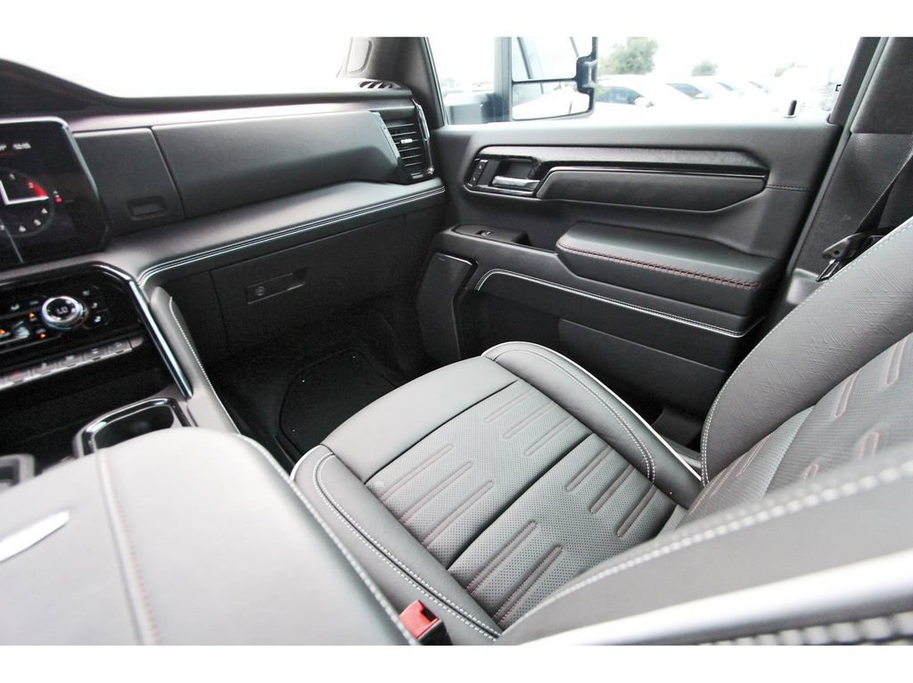 Used 2025 GMC Sierra 2500 AT4X AWD/4WD image 8