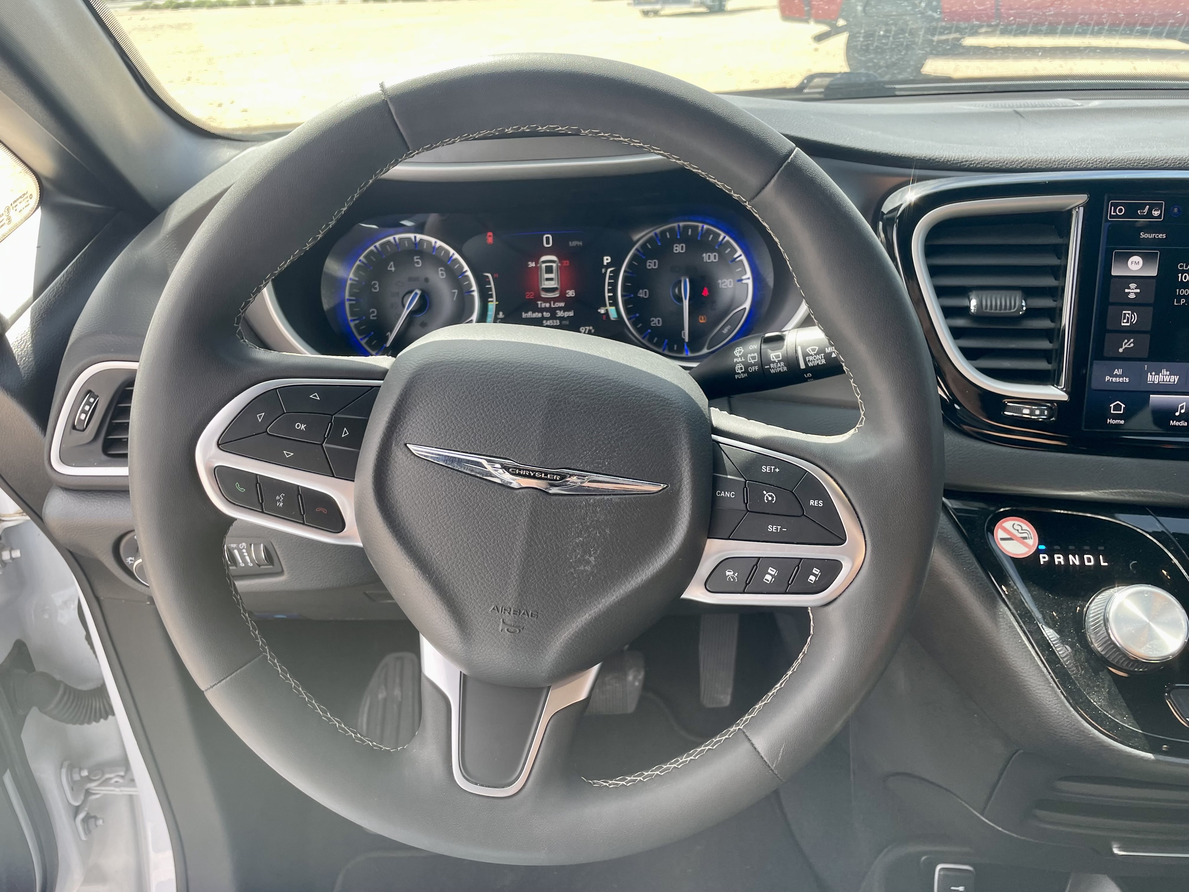 Used 2025 Chrysler Pacifica Select FWD image 13