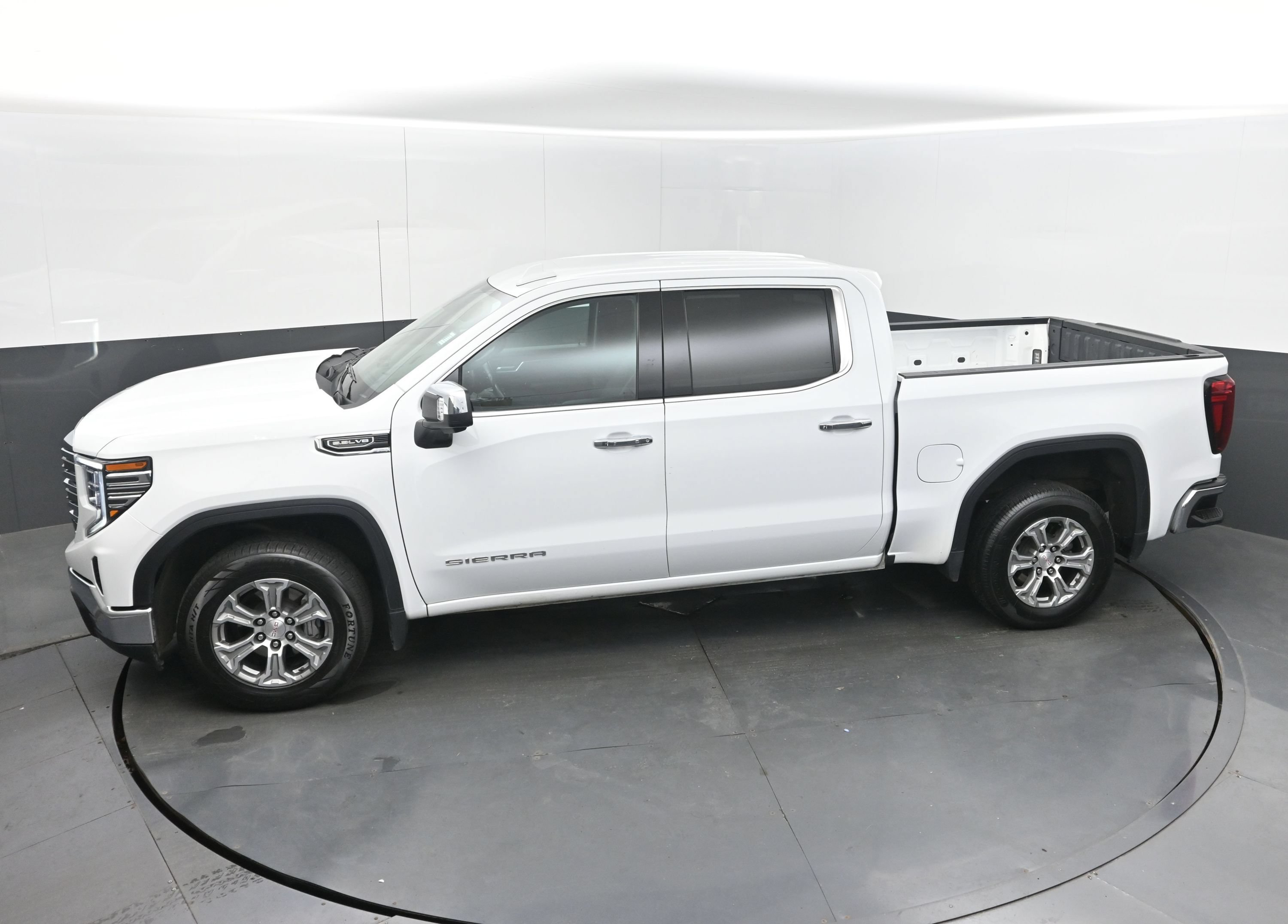 Used 2025 GMC Sierra 1500 SLT RWD image 33