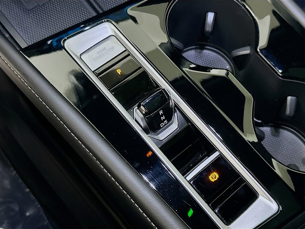 Used 2024 Volkswagen Atlas Cross Sport SEL R-Line image 32